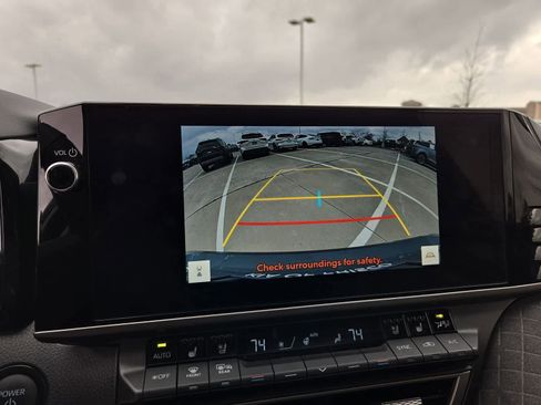 Used 2025 Toyota Camry XLE image 28