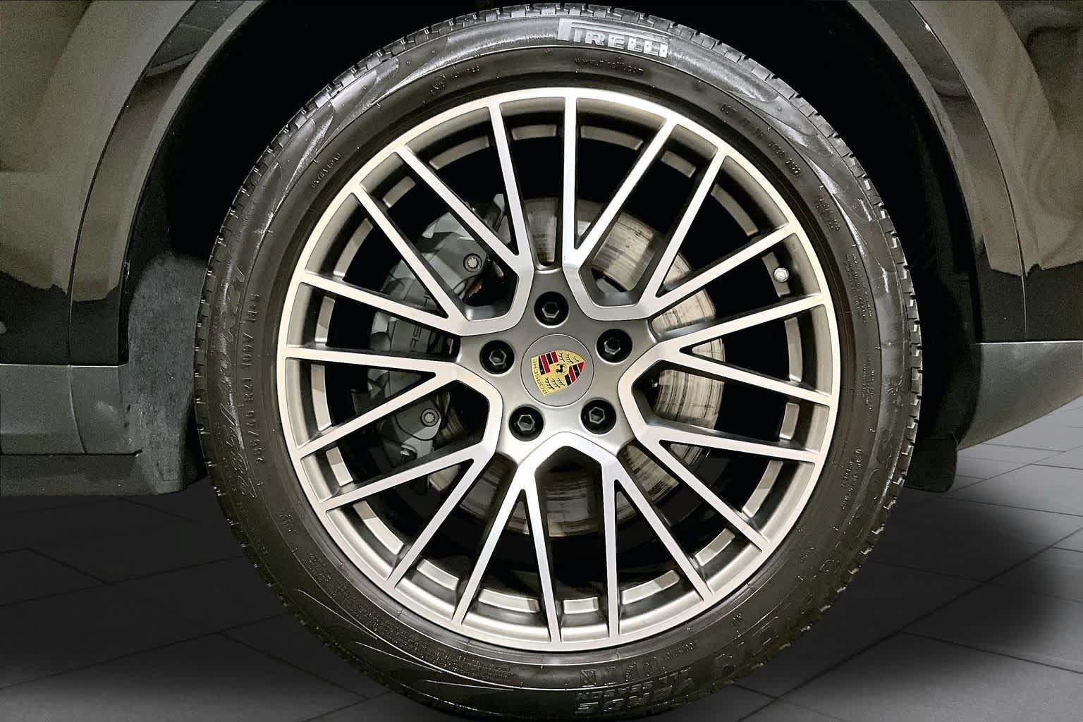 Used 2023 Porsche Cayenne S Platinum AWD/4WD image 10