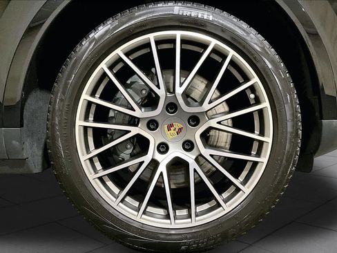 Used 2023 Porsche Cayenne S Platinum AWD/4WD image 10