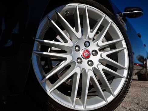 Used 2017 Jaguar XF Prestige image 38