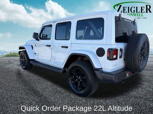 Used 2022 Jeep Wrangler Unlimited Sahara AWD/4WD image 3