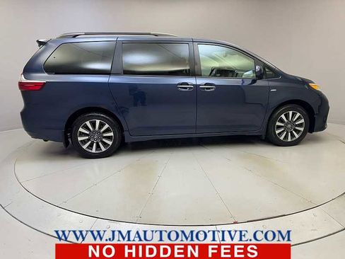 Used 2020 Toyota Sienna XLE Premium AWD/4WD image 6