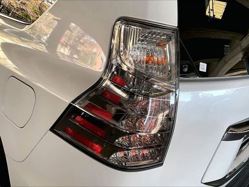 Used 2019 Lexus GX 460 Premium image 28