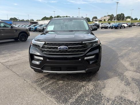 Used 2021 Ford Explorer XLT w/ Equipment Group 202A AWD/4WD image 8