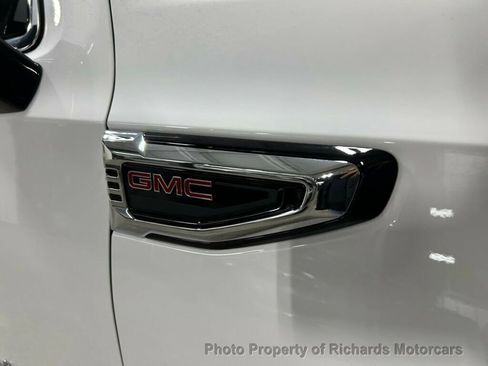 Used 2025 GMC Yukon XL Elevation image 10