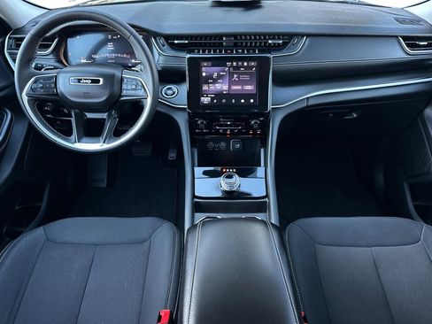 Used 2024 Jeep Grand Cherokee L Laredo image 12