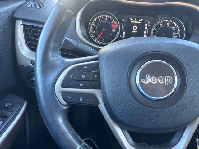Used 2018 Jeep Cherokee Latitude w/ Cold Weather Group FWD image 12