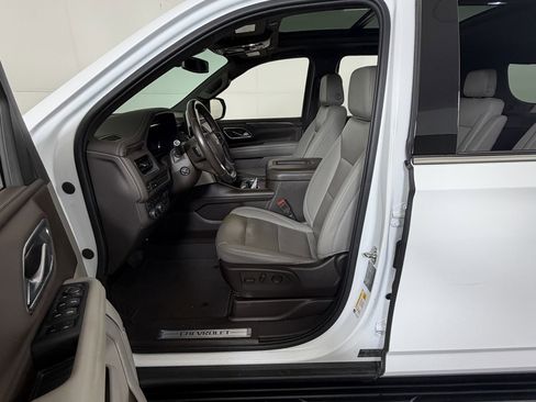 Used 2022 Chevrolet Suburban LT w/ LT Signature Package image 10