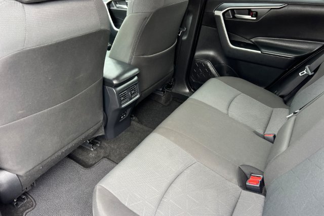 Used 2025 Toyota RAV4 XLE AWD/4WD image 15
