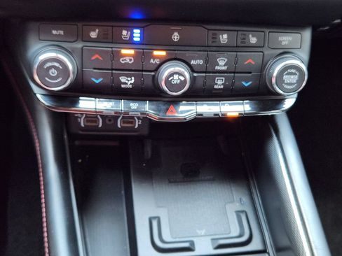 Used 2021 Dodge Durango R/T w/ Blacktop Package AWD/4WD image 22