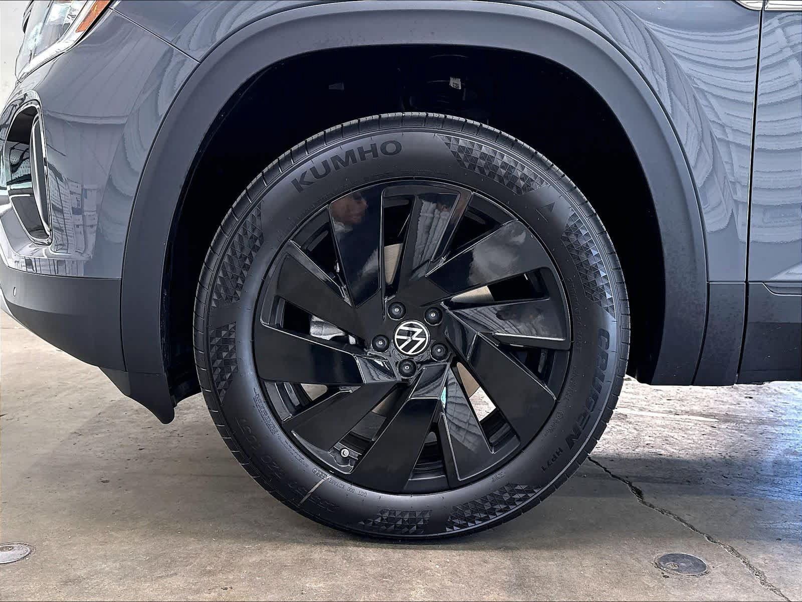 New 2026 Volkswagen Atlas Cross Sport SE AWD/4WD image 13