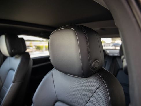 Certified 2024 Porsche Cayenne Coupe AWD/4WD image 18