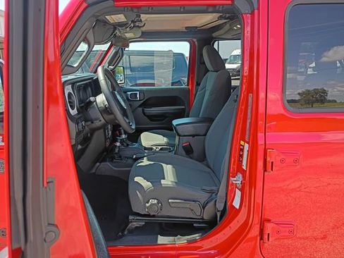Used 2025 Jeep Wrangler Unlimited Sport AWD/4WD image 9