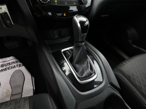 Used 2017 Nissan Rogue S image 18