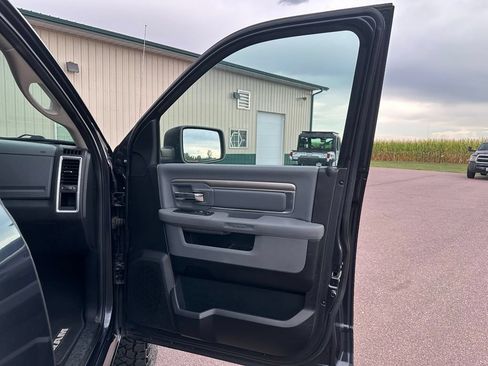 Used 2017 RAM 1500 Classic SLT AWD/4WD image 26