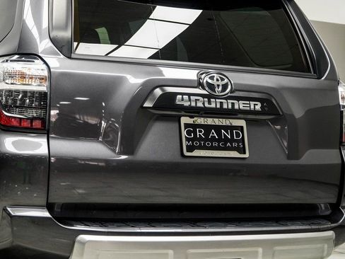 Used 2023 Toyota 4Runner TRD Off-Road Premium w/ Moonroof Package AWD/4WD image 13