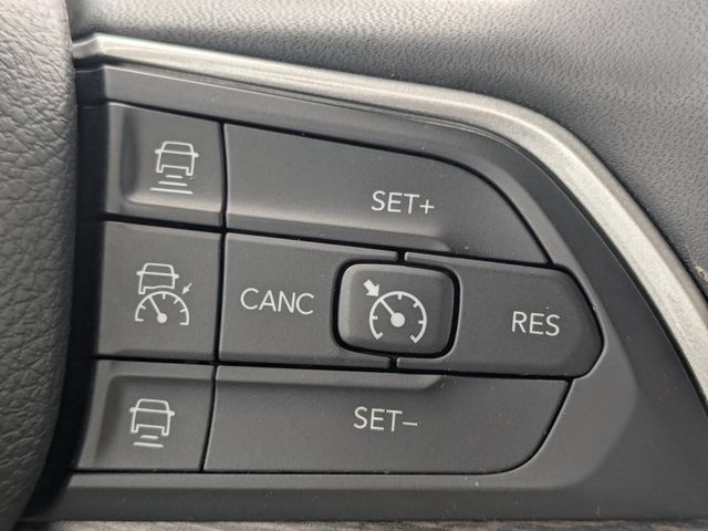 Used 2023 Jeep Grand Cherokee Limited AWD/4WD image 35