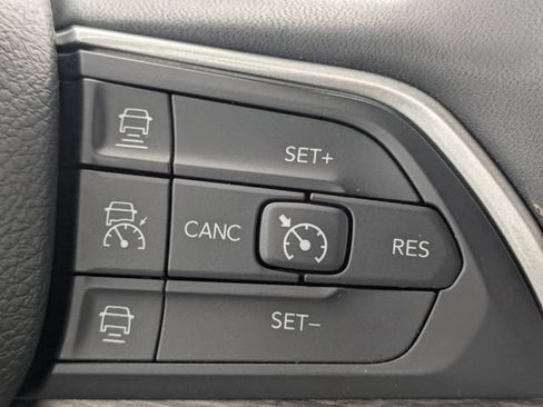 Used 2023 Jeep Grand Cherokee Limited AWD/4WD image 35
