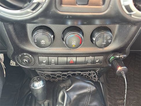 Used 2016 Jeep Wrangler Unlimited Sahara w/ Connectivity Group image 26