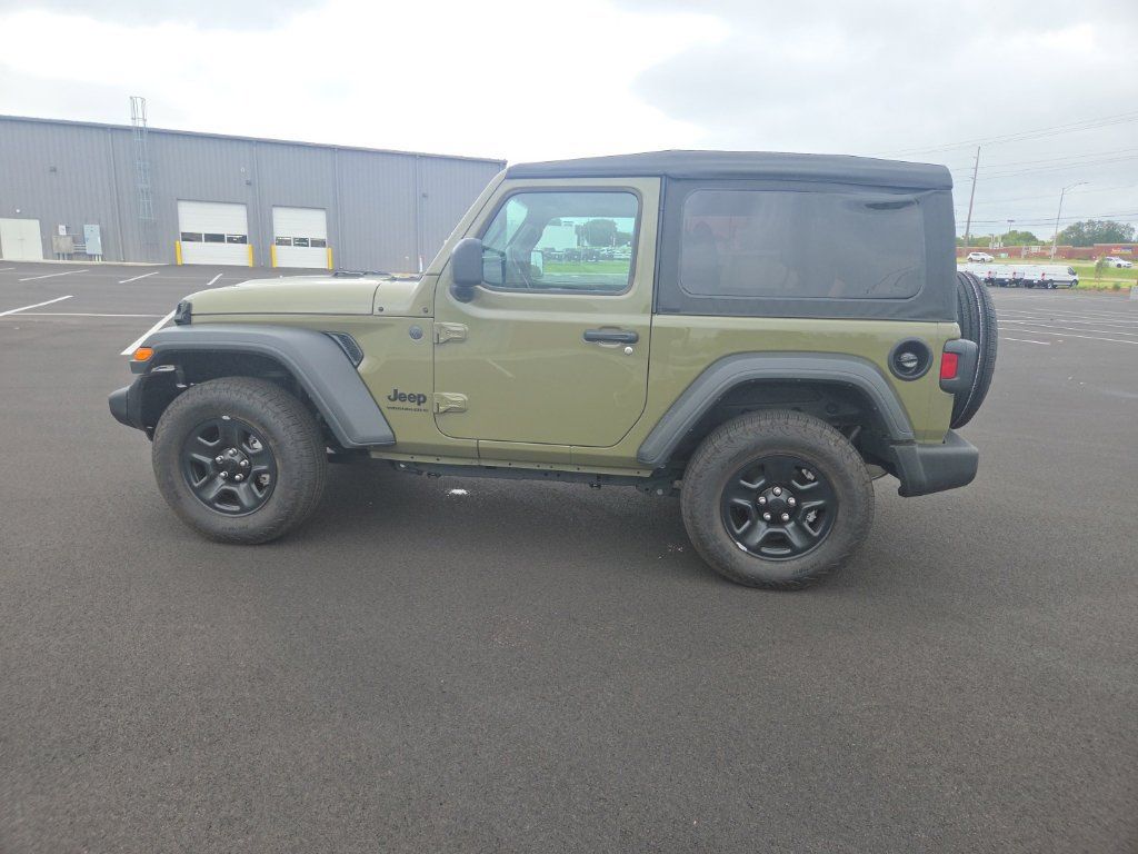Used 2025 Jeep Wrangler Sport AWD/4WD image 7