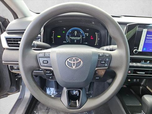 Used 2025 Toyota Camry LE image 12