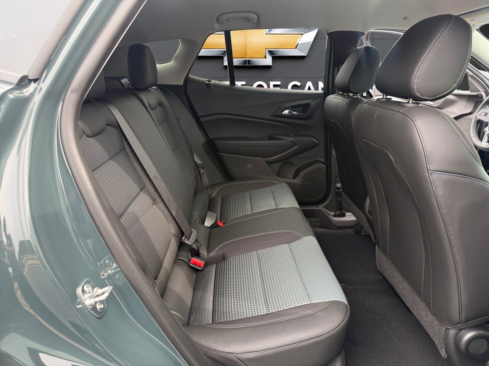 New 2026 Chevrolet Trax LT w/ LT Convenience Package FWD image 15