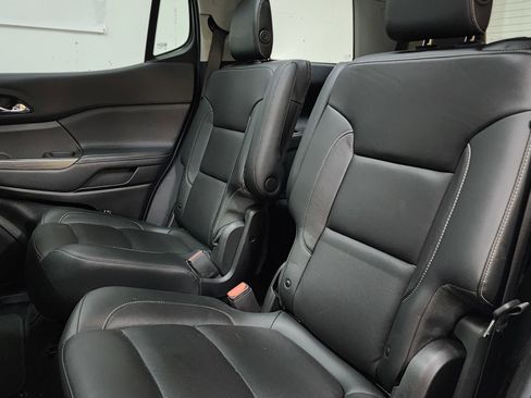 Used 2019 GMC Acadia SLT image 17