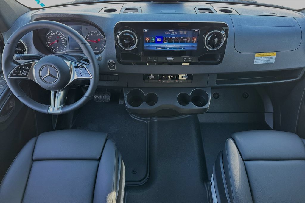 Used 2025 Mercedes-Benz Sprinter 2500 image 10