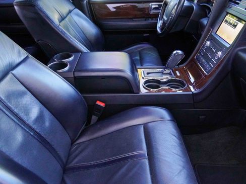 Used 2017 Lincoln Navigator Select image 12