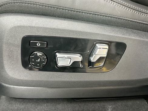 New 2026 BMW X5 xDrive50e w/ Executive Package image 19