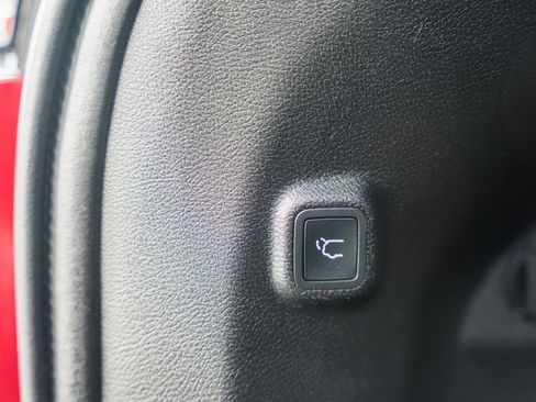 Used 2019 Jeep Cherokee Limited image 12