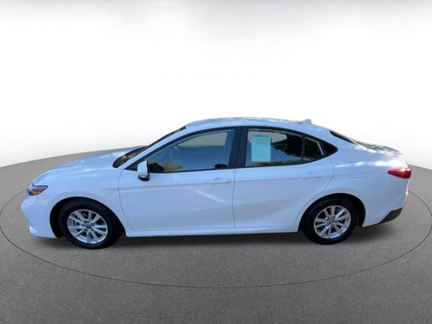 Used 2025 Toyota Camry LE image 9