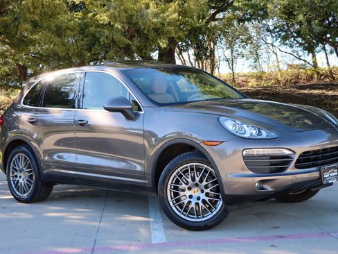 Used 2014 Porsche Cayenne image 1