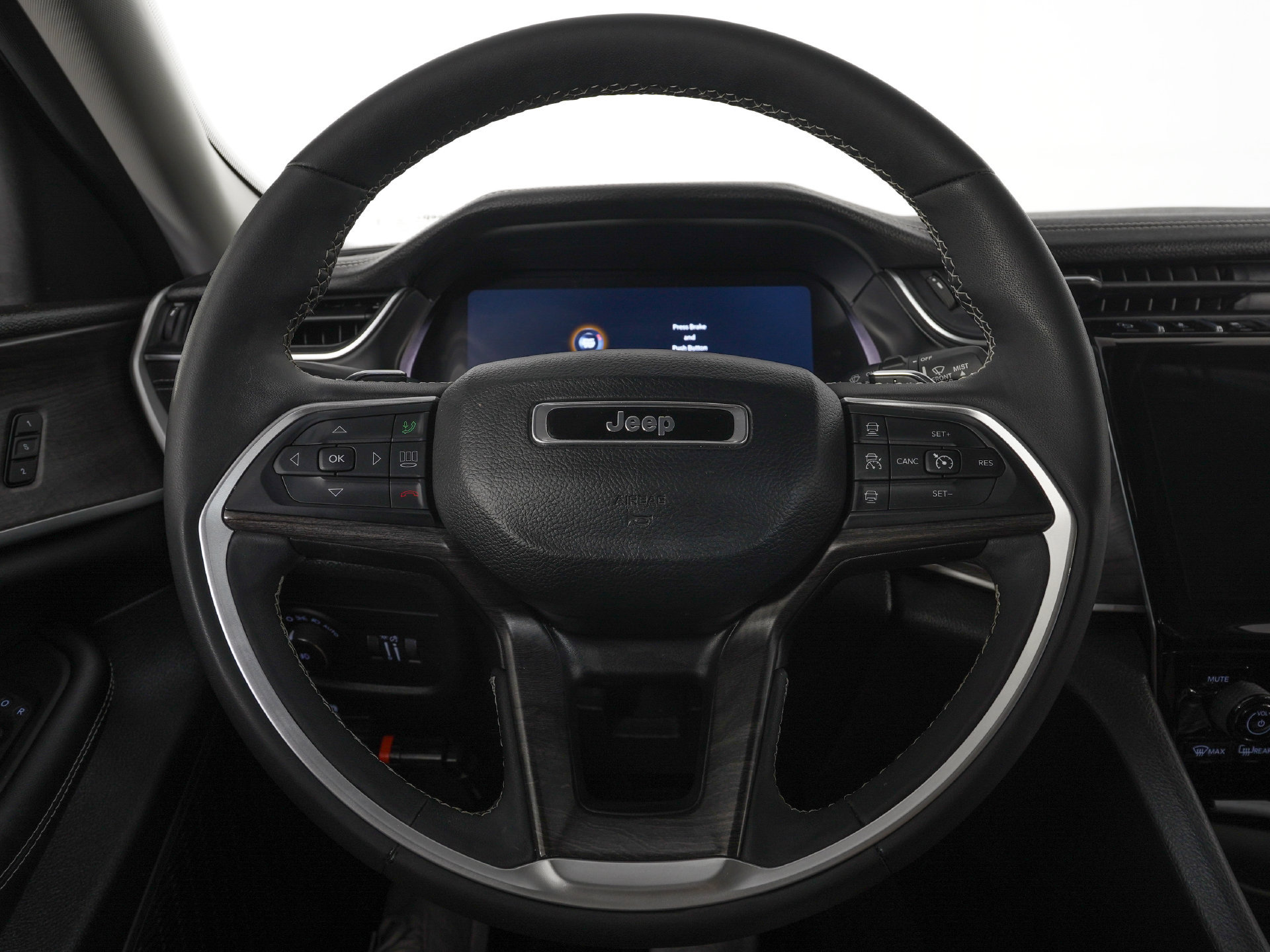 Used 2023 Jeep Grand Cherokee L Limited AWD/4WD image 19