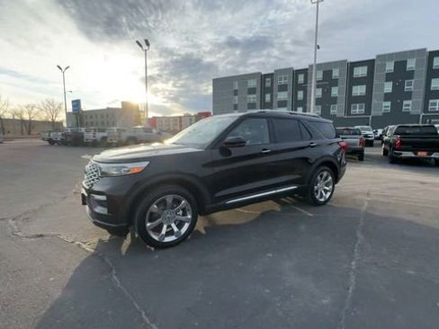 Used 2020 Ford Explorer Platinum w/ Premium Technology Package image 4