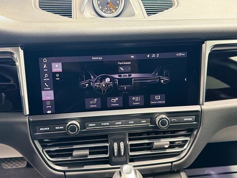 Certified 2021 Porsche Macan image 29