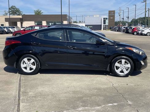 Used 2013 Hyundai Elantra GLS w/ Preferred Pkg FWD image 2