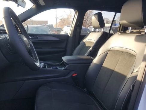 New 2025 Jeep Grand Cherokee Altitude image 10