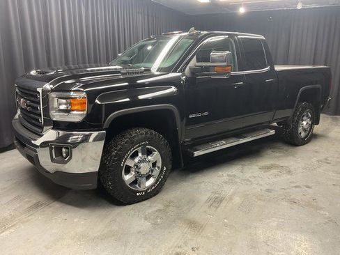 Used 2017 GMC Sierra 2500 SLE w/ SLE Preferred Package image 2