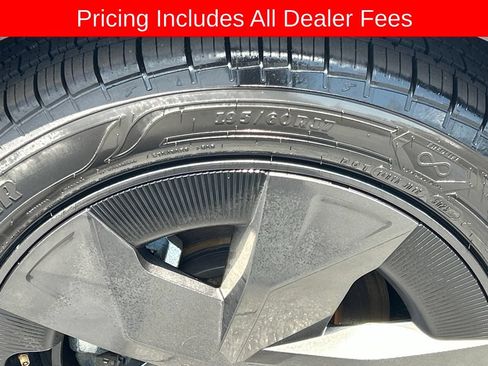 Used 2024 Toyota Prius LE FWD image 21