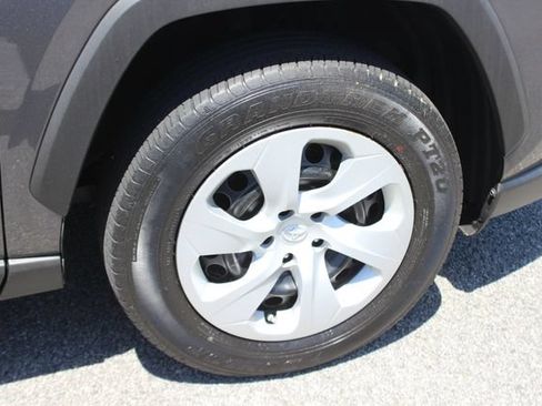 Used 2024 Toyota RAV4 LE AWD/4WD image 35