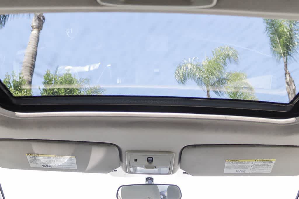 Used 2012 Nissan Sentra 2.0 SR w/ Special Edition Pkg FWD image 16