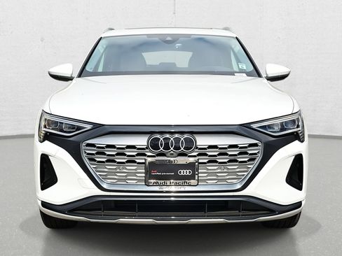 Certified 2024 Audi Q8 e-tron Premium Plus image 2