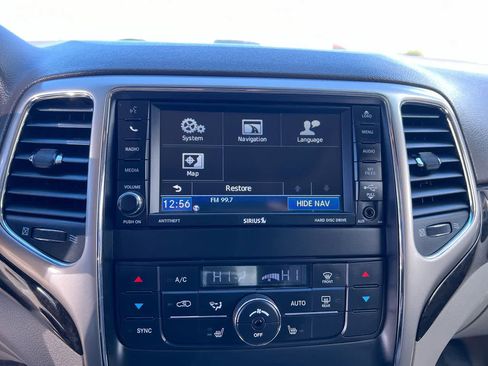 Used 2012 Jeep Grand Cherokee Laredo AWD/4WD image 18