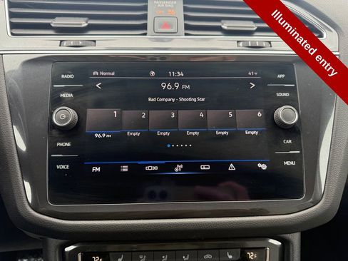 Used 2021 Volkswagen Tiguan SE image 16