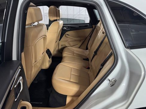 Used 2018 Porsche Macan AWD/4WD image 47