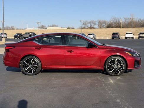 Used 2023 Nissan Altima 2.5 SR w/ SR Premium Package image 8