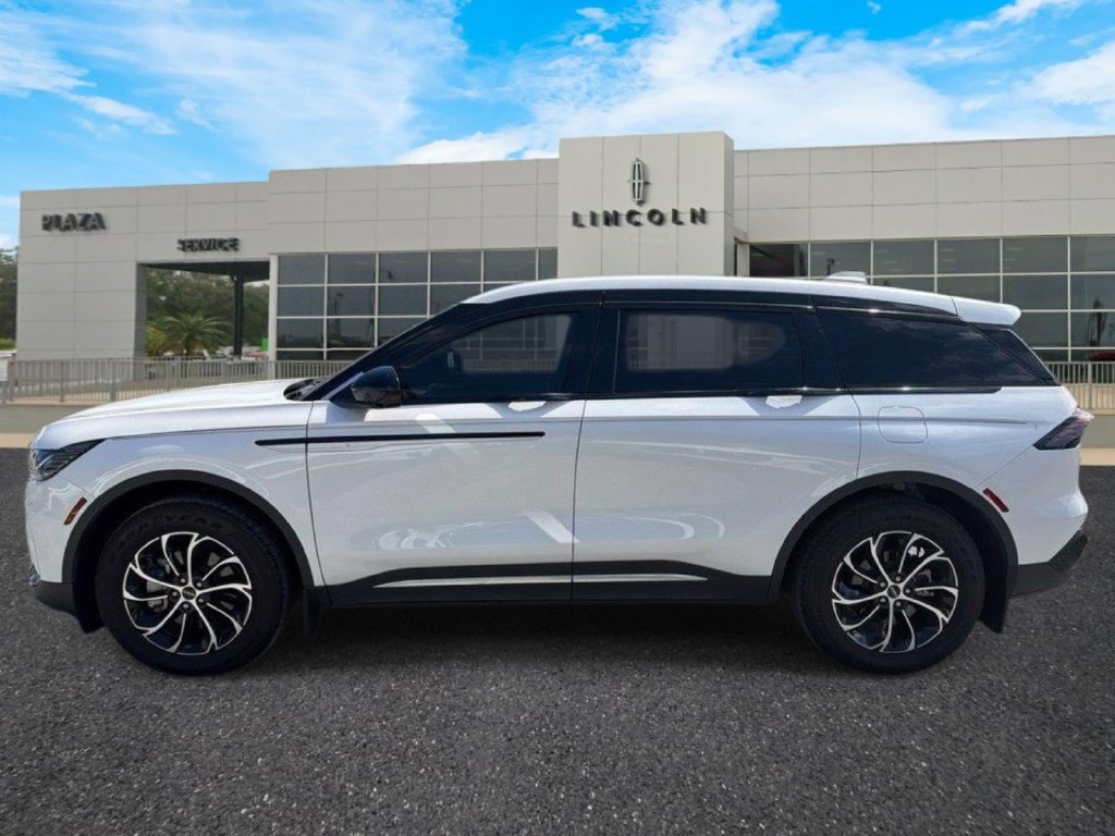 Used 2025 Lincoln Nautilus Premier AWD/4WD image 6