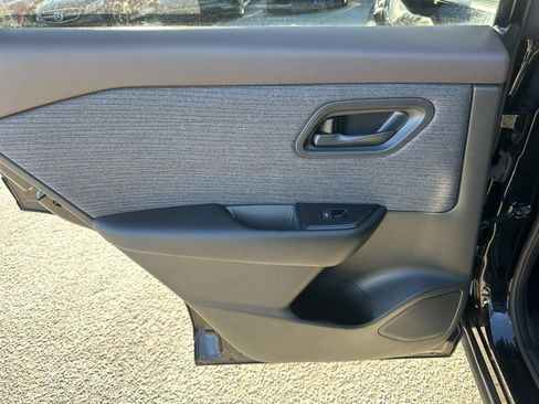 Used 2023 Nissan Rogue S image 24