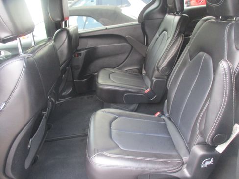 Used 2026 Chrysler Pacifica Select FWD image 12